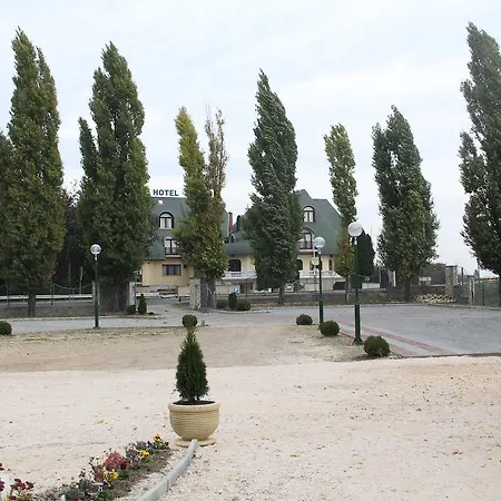 Holdfeny מלון 3*